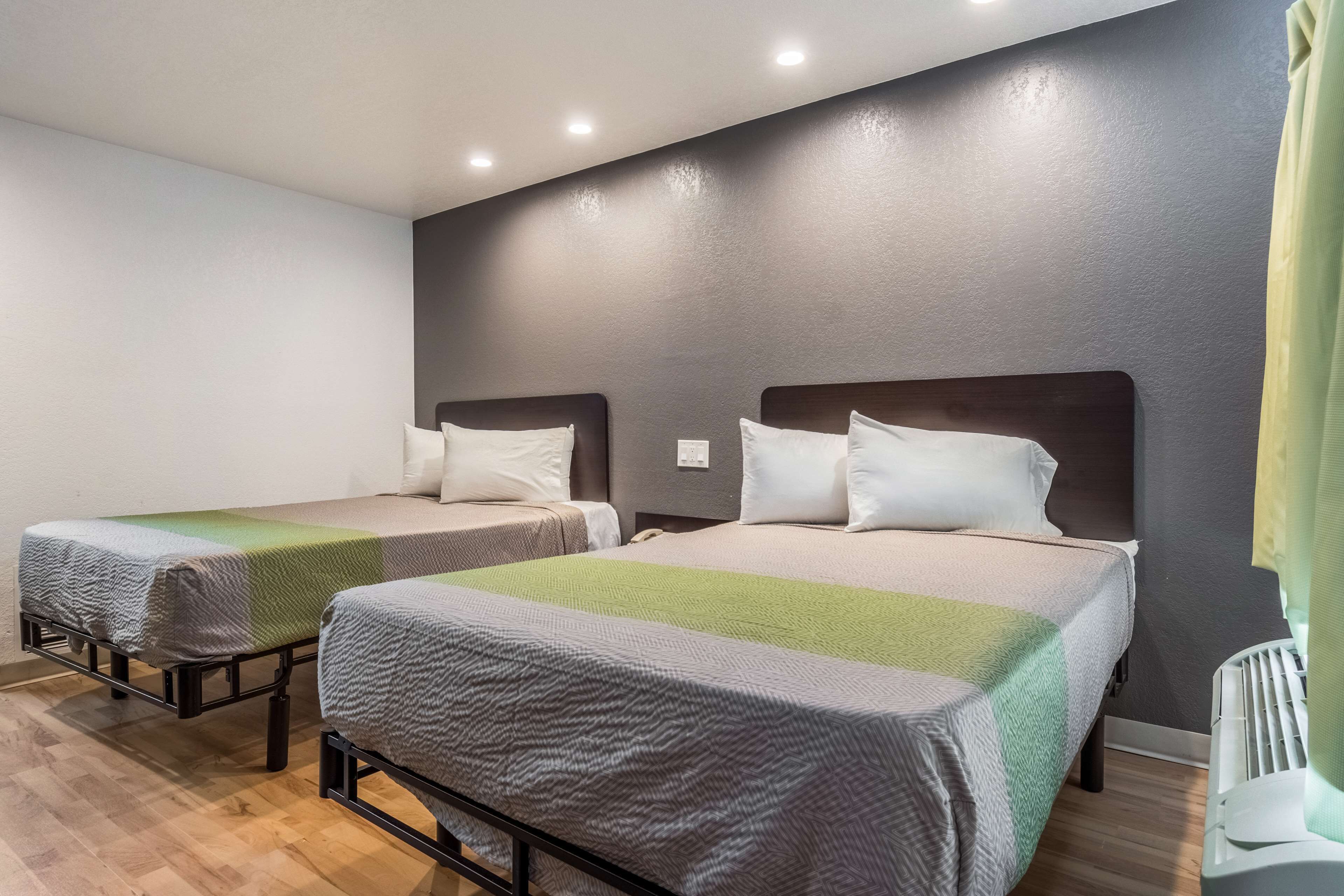 Soundproofing, free WiFi, bed sheets