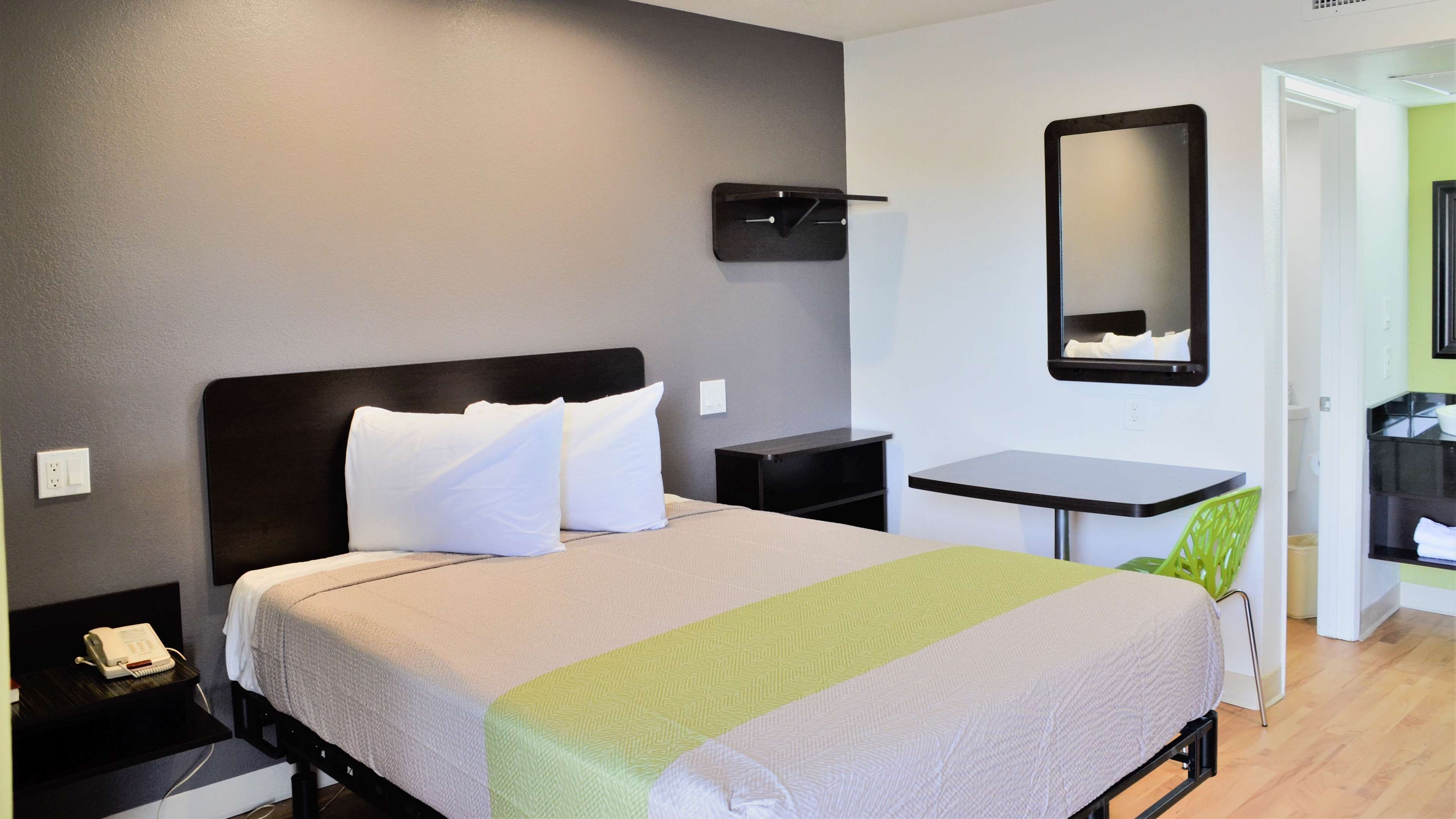 Soundproofing, free WiFi, bed sheets