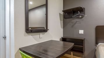 Phòng cách âm, truy cập Internet không dây miễn phí, bộ trải giường