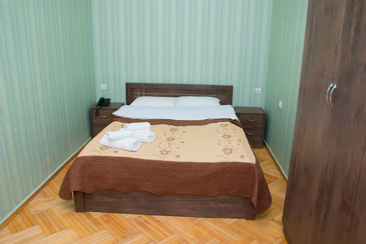 Premium bedding, soundproofing, iron/ironing board, free WiFi