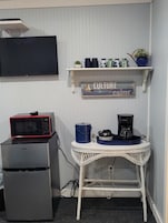 Suite, 2 Bedrooms, Refrigerator & Microwave | Private kitchen | Fridge, microwave, coffee/tea maker