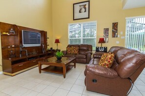 Apartment, Multiple Bedrooms | Living area
