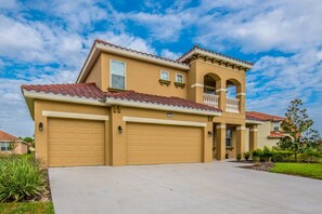 Exterior - Oaktree Pool House (Davenport)