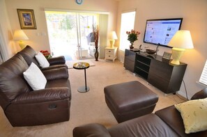 Apartment, Multiple Bedrooms | Living room - 821SRD (Davenport)