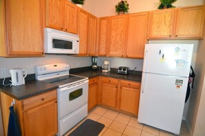 Apartment, Multiple Bedrooms | Private kitchen