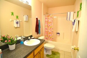 Apartemen, beberapa kamar | Kamar mandi