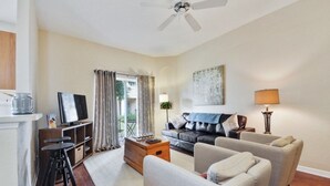 Living area - Scuttle & Flounder's Landing (Davenport)