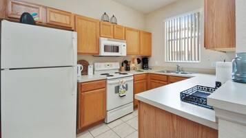 Apartment, Multiple Bedrooms | Private kitchen