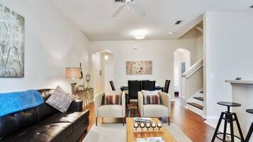 Apartment, Multiple Bedrooms | Living area