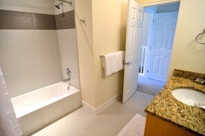 Apartment, Multiple Bedrooms | Bathroom - 1509SD (Clermont)