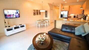 Apartment, Multiple Bedrooms | Living area