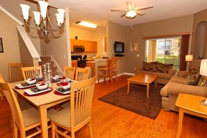 Apartment, Multiple Bedrooms | Living area