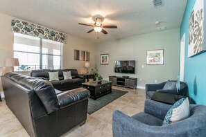 Apartment, Multiple Bedrooms | Living room