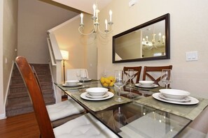 Apartment, Multiple Bedrooms | In-room dining