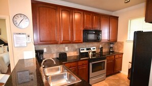 Apartment, Multiple Bedrooms | Private kitchen - 431BVD (Davenport)