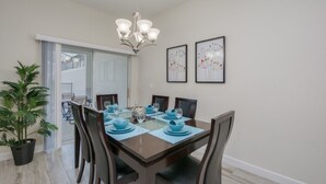 In-room dining - VHC SLT4 3134 (Kissimmee)