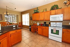 Apartment, Multiple Bedrooms | Private kitchen - 458 BELFRY (Davenport)