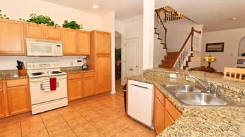 Apartment, Multiple Bedrooms | Private kitchen