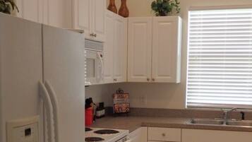 Apartment, Multiple Bedrooms | Private kitchen