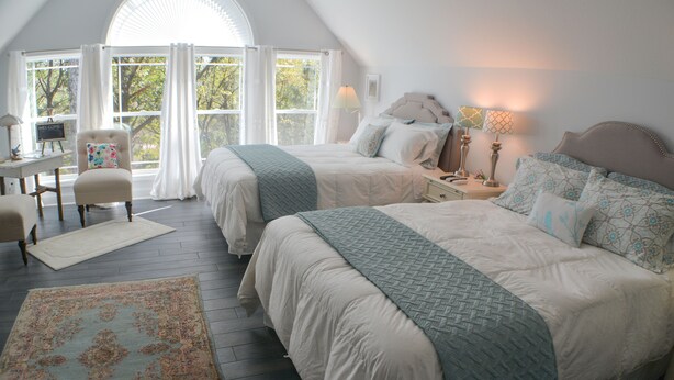 A bedroom with two beds, a desk, and a chair. - St Francis Cottage (Chattanooga)