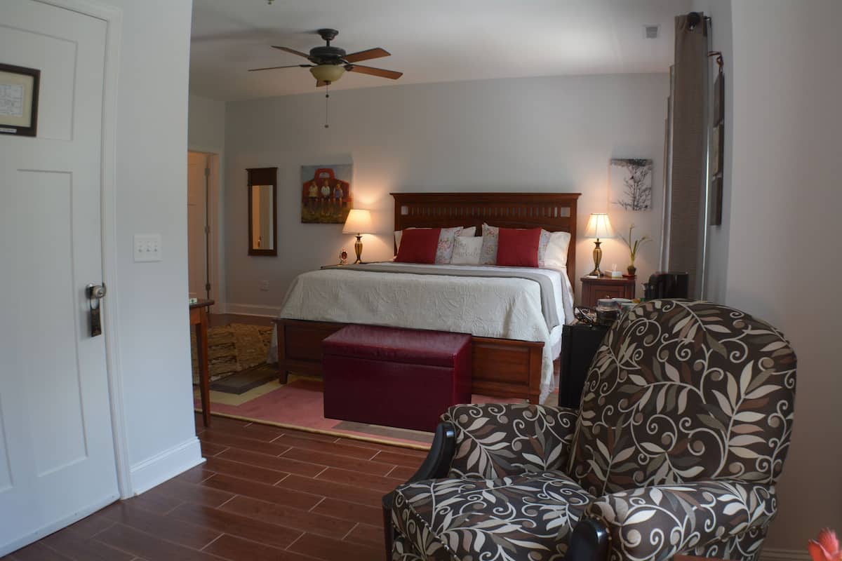 Cardinal Rm, King, Private Bath 2nd Flr | Egyptian cotton sheets, premium bedding, individually decorated
