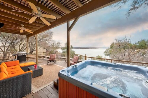Lake Travis Retreat | Hot Tub, BBQ Grill, Views