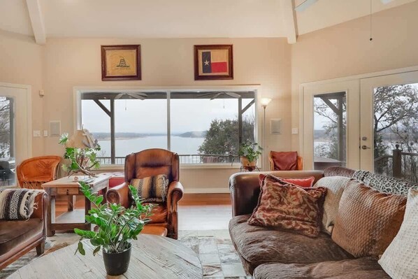 Living area - Hot Tub, Kayaks, Grill | Lake Travis Fall Retreat (Spicewood)
