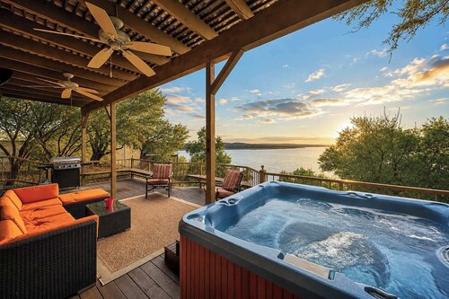 Hot Tub, Kayaks, Grill | Lake Travis Fall Retreat