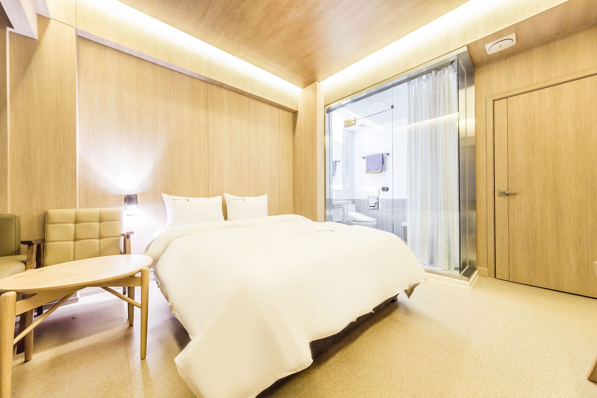 deluxe double room, non smoking | hypo-allergenic bedding, down duvets, memory-foam beds, in-room safe