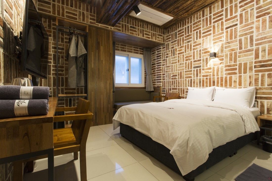 hypo-allergenic bedding, down duvets, memory-foam beds, in-room safe