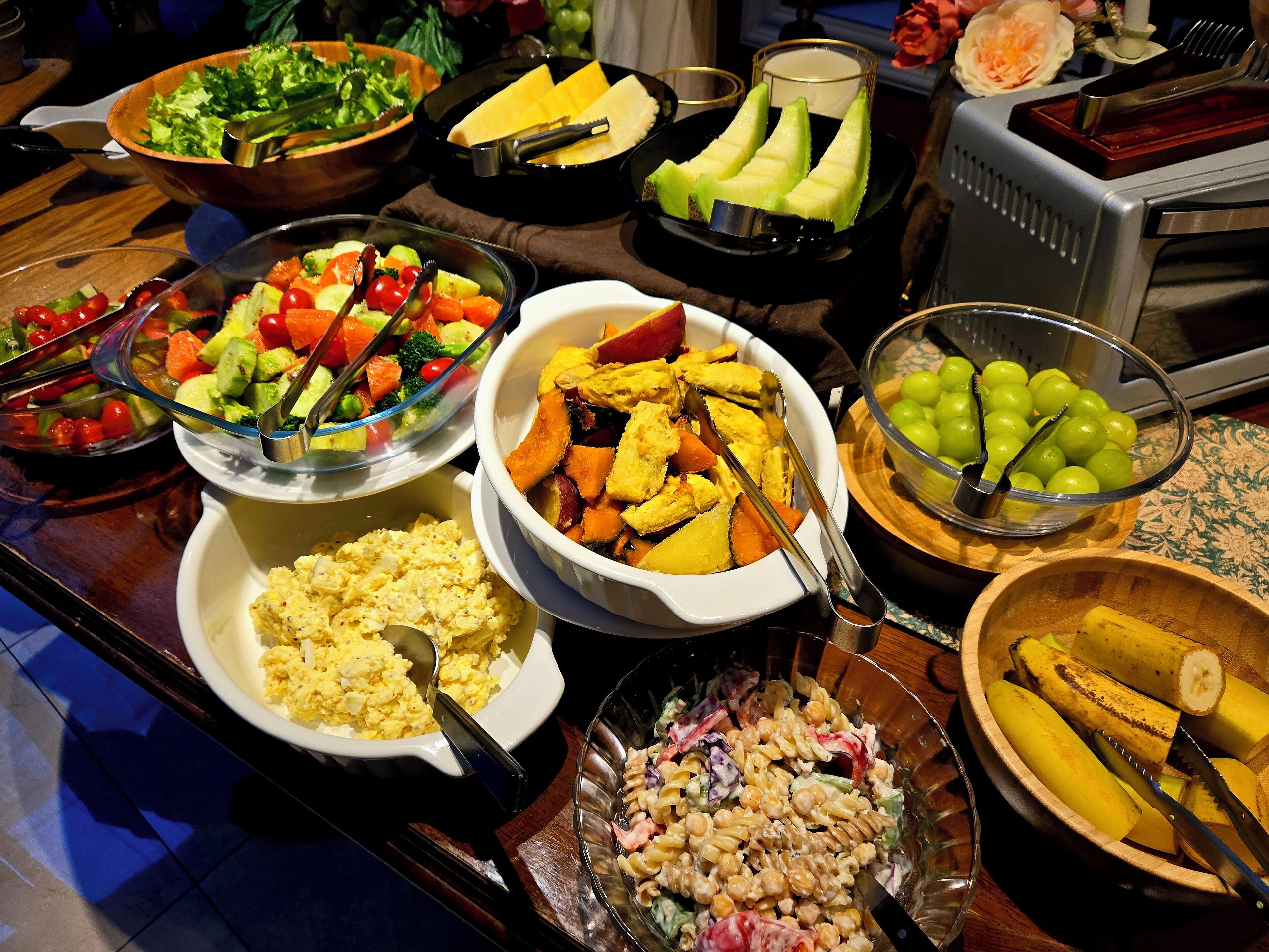 daily buffet breakfast for a fee