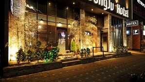 Pintu masuk properti