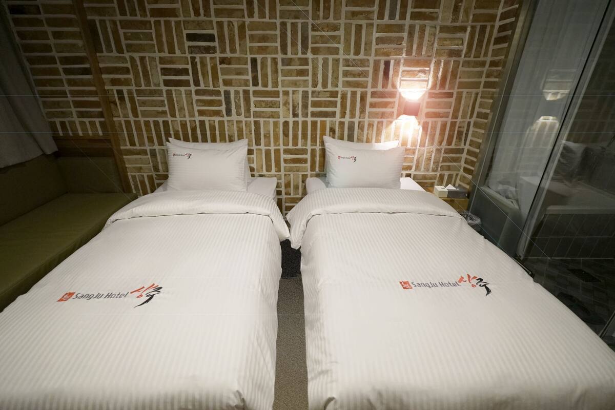 Deluxe Twin kamer, 2 eenpersoonsbedden, niet-roken | Hypoallergeen beddengoed, donsdekens, bedden met traagschuimmatrassen