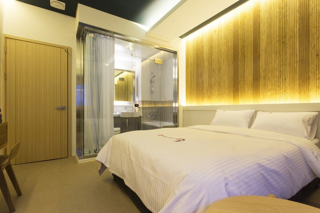 hypo-allergenic bedding, down duvets, memory-foam beds, in-room safe