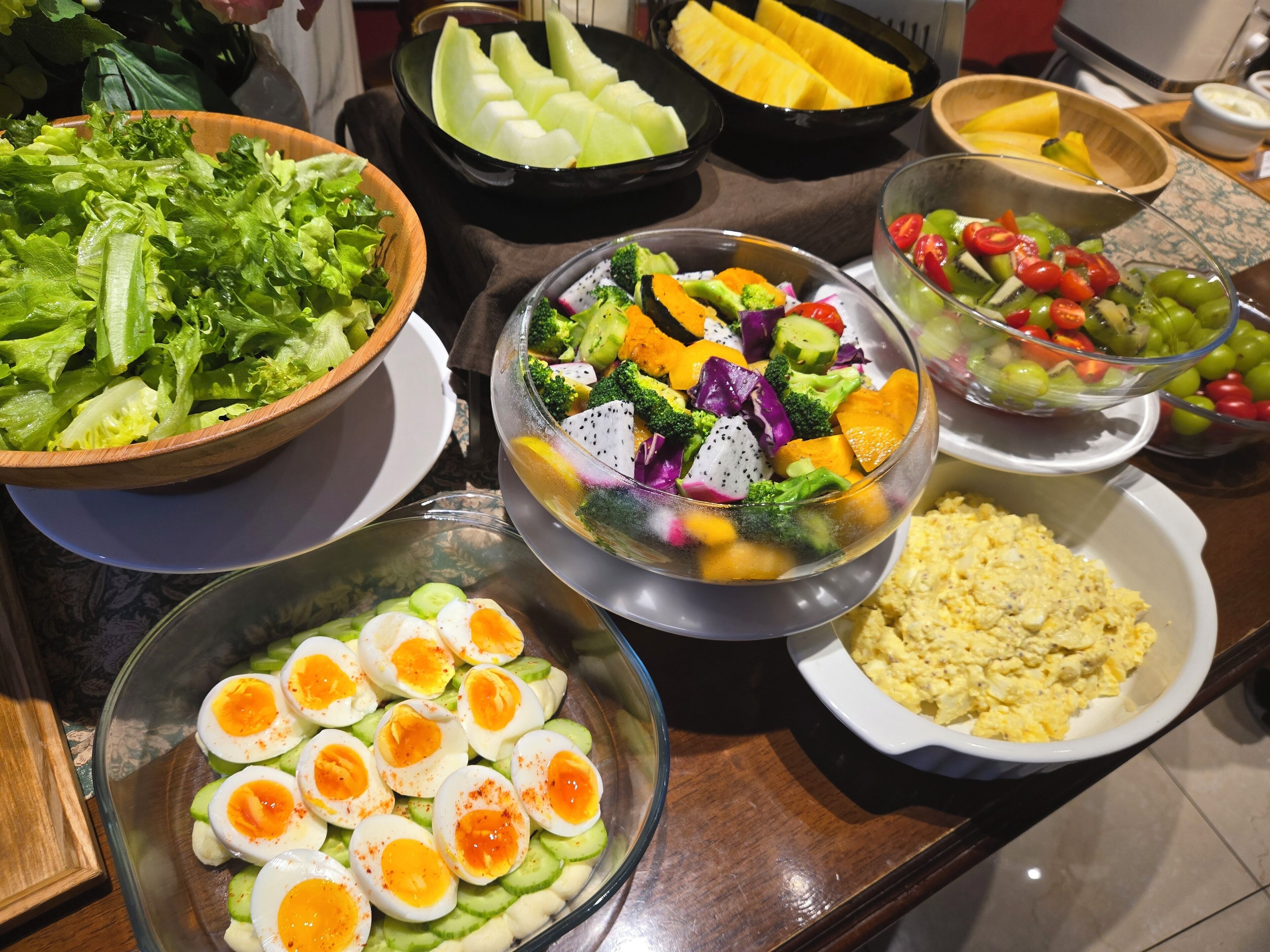 daily buffet breakfast for a fee