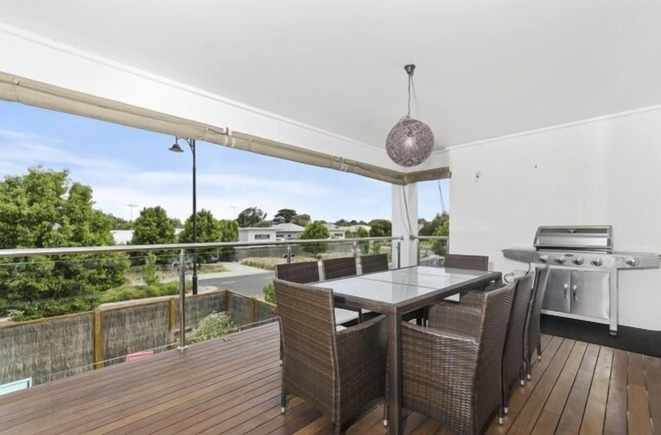 屋外ダイニングエリア