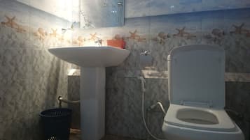 Basic Villa, Multiple Beds, Smoking, Garden View | Bathroom