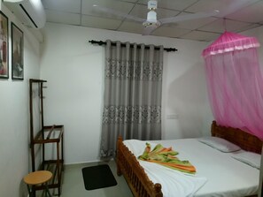 Basic Villa, Multiple Beds, Smoking, Garden View | Children’s theme room