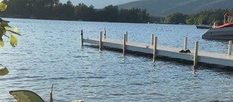 Sandy waterfront, grass yard, 40' private dock. Last prime foliage week remains!