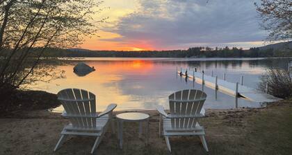Sandy waterfront, grass yard, 40' private dock. Last prime foliage week remains!