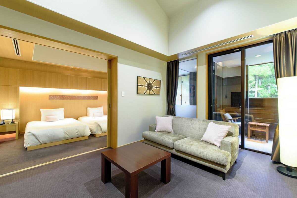 双床房 (Precious Suite) | 迷你吧、客房内保险箱、免费婴儿床、免费 WiFi