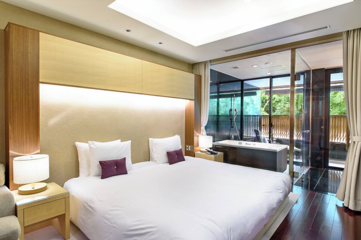 奢华双人房 (Maisonette Suite King) | 迷你吧、客房内保险箱、免费婴儿床、免费 WiFi