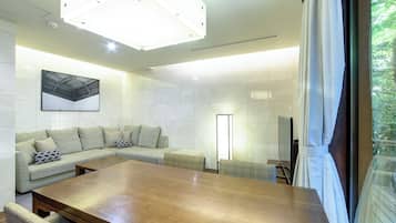 ๋ญ์
๋ฆฌ ํธ์๋ฃธ (Maisonette Suite) | ๋ฏธ๋๋ฐ, ๊ฐ์ค ๋ด ๊ธ๊ณ , ๋ฌด๋ฃ ์ ์์ฉ ์นจ๋, ๋ฌด๋ฃ WiFi