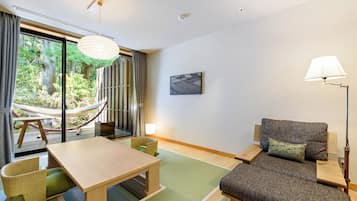 Comfort Suite Maisonette Twin | Minibar, in-room safe, free cribs/infant beds, free WiFi