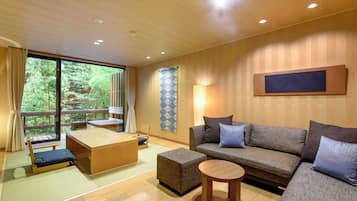 Luxury Suite Maisonette Twin | Minibar, in-room safe, free cribs/infant beds, free WiFi