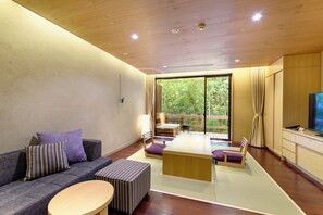 ميني بار وخزنة داخل الغرفة وأسرّة أطفال/رضّع (مجانًا) وواي فاي مجانًا