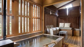 Kahden hengen huone (kaksi sänkyä) (Precious Suite) | Syvä kylpyamme