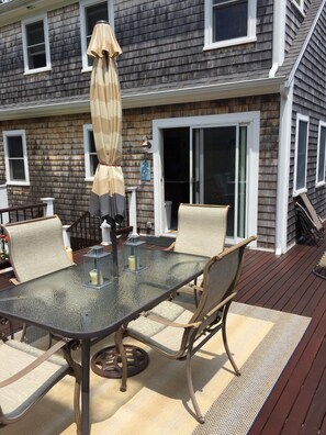 屋外ダイニングエリア