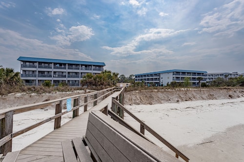 Adorable 1BR/1BA Condo by Beach Savannah Beach & Racquet Club
