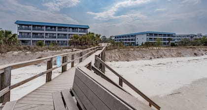 Adorable 1BR/1BA Condo by Beach Savannah Beach & Racquet Club